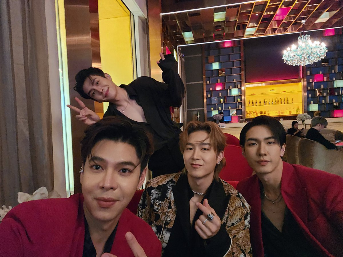 pongpics's tweet photo. Four handsome guys 😫✌🏻

#BlackPantherTHxBeOnCloud 
#PongPongsakorn https://t.co/FYV8ZAiSTI