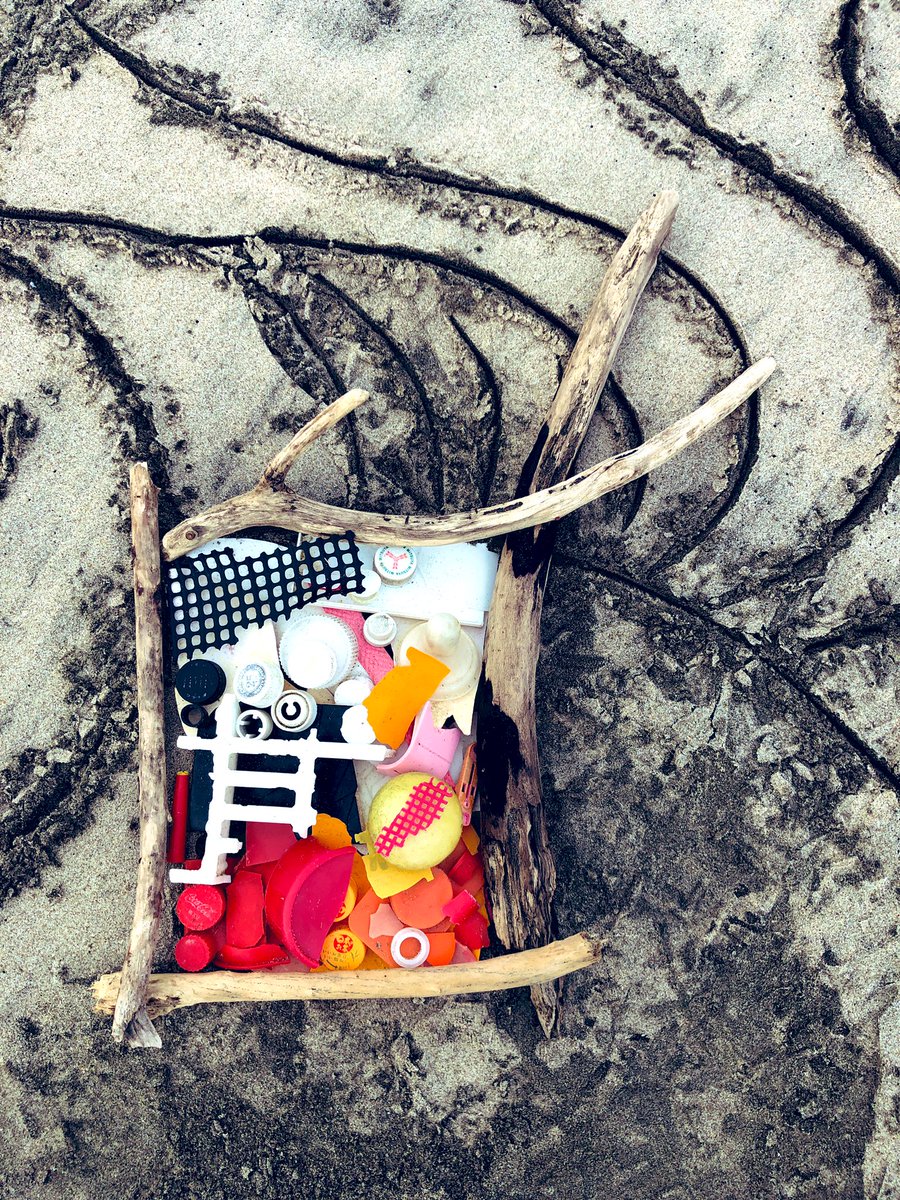 massan_reborn's tweet photo. 漂着した色

#ごみ拾い #海 #砂浜 #アート #抽象画 #art #ビーチクリーン #流木 https://t.co/ZzBrLH1X4F