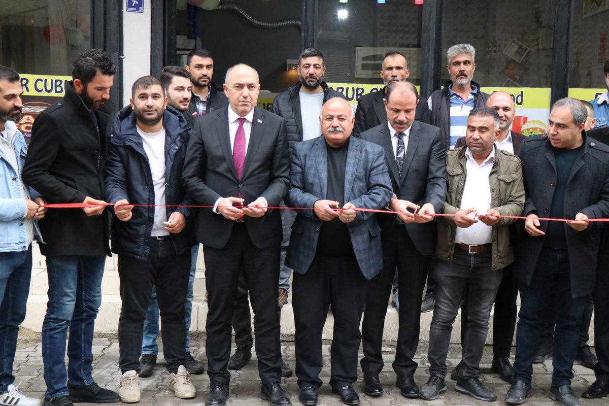 SuphiAksoyB's tweet photo. Genç girişimci kardeşlerimiz Faruk Yapıcı ve Ramazan Bostancı’nın açmış olduğu Abur Cubur Cafenin açılışını gerçekleştirdik. 

Genç kardeşlerimi tebrik eder, iş hayatlarında başarılar dilerim. https://t.co/WY0yLrNsen