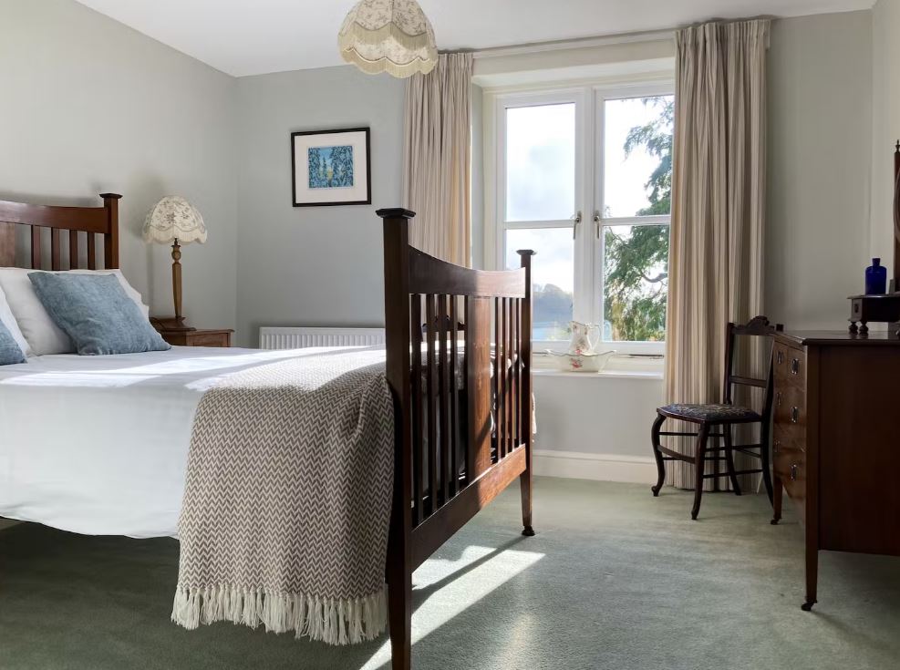 TheHolidayCots's tweet image. Weekend break available 9th-12th of December for £1950 for up to 14 guests at Hurstone House. This is a delightful country house within easy reach of Exmoor. 
🛌Sleeps 1-14
theholidaycottages.co.uk/Somerset/2890 
#Waterrow #Taunton #Somerset #ExmoorNationalPark #WeekendBreak #December #Groups