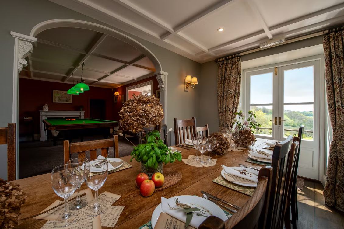 TheHolidayCots's tweet image. Weekend break available 9th-12th of December for £1950 for up to 14 guests at Hurstone House. This is a delightful country house within easy reach of Exmoor. 
🛌Sleeps 1-14
theholidaycottages.co.uk/Somerset/2890 
#Waterrow #Taunton #Somerset #ExmoorNationalPark #WeekendBreak #December #Groups