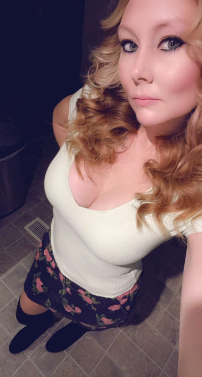 Kristinaann1031's tweet photo. Feeling myself today #OOTD #tuesdayvibe #tuesdaymotivations #TuesdayFeeling #TuesdayMorningMix #TUESDAYMENTION #TuesdayTeaser #tuesdaytease https://t.co/MU0eaK7Uw4