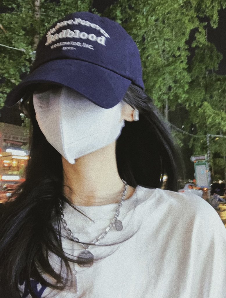 YOUYOUyla's tweet photo. 哪怕生活不宠你，你也要好好善待自己 #逛街 #街拍 #美女 #少妇 #露出 #湖北 https://t.co/hk4Yophh8C