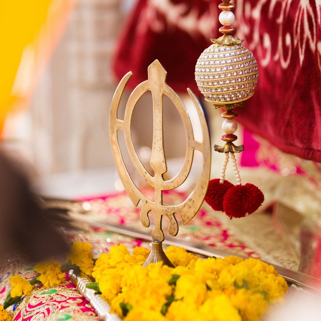 We're wishing a very Happy Gurpurab to everyone who is celebrating the birth of Guru Nanak, the founder of Sikhism, today. 🎆