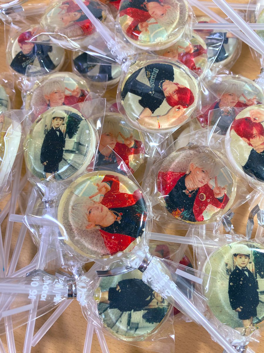 *•.¸  트레저 헬로 콘서트 나눔 ¸.•*

요시 포토캔디 극소량 나눔합니다 .ᐟ

- 11월 12일 첫콘
- 무인나눔

시간과 장소는 당일 타래로 공지할게요