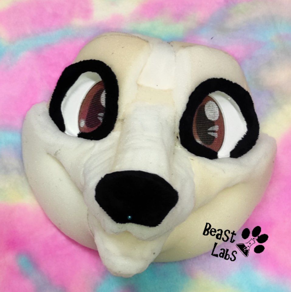 Okay - How about now?
Can you now guess what this pointy fella will be? If you guess right, we might have a small surprise for you!
#fursuit #fursuitmaker #furry #furryart #handmade #crafting #sewing #costume