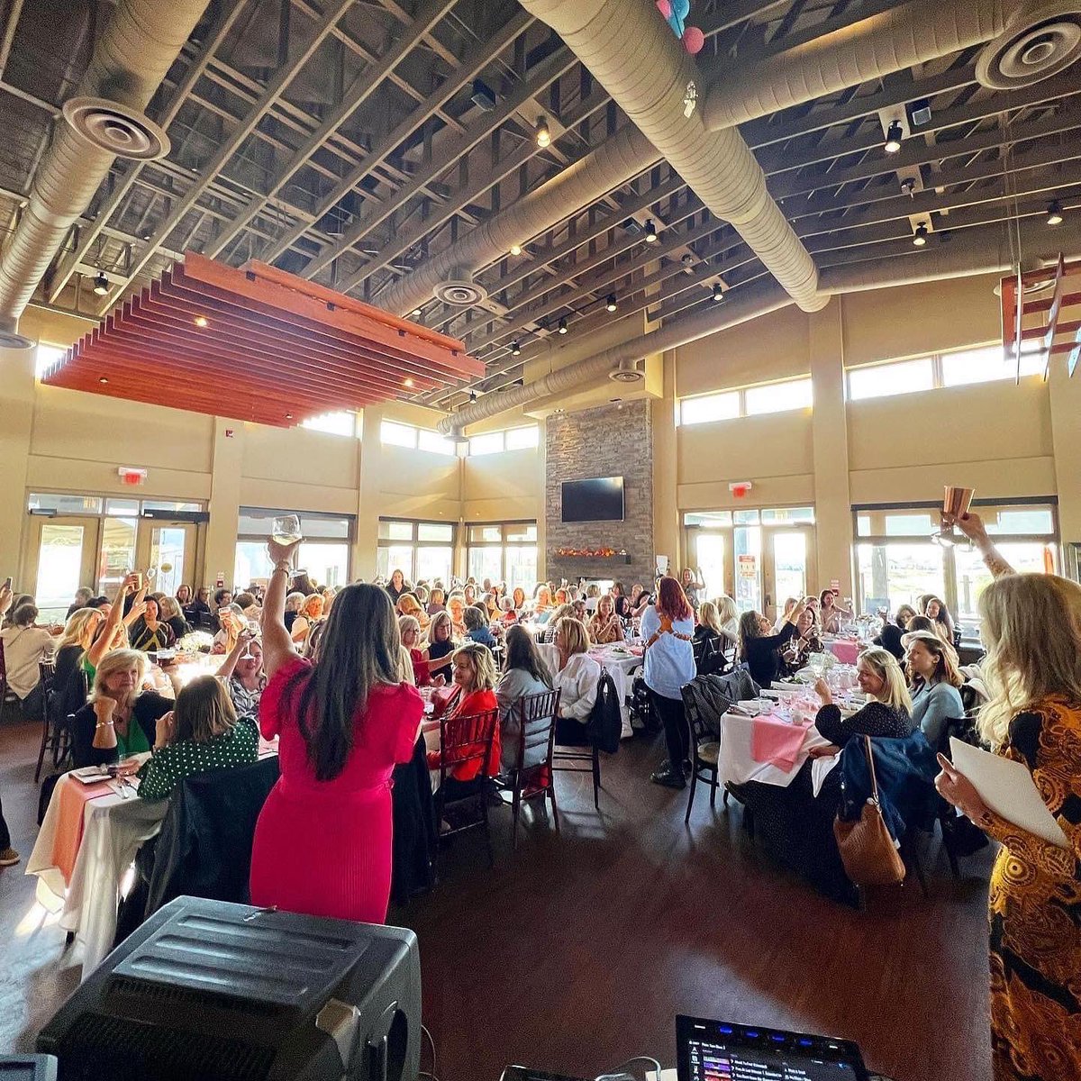 We are so grateful to the wonderful ladies at <a href="/BeautyRestyle/">ReStyle Beauty Boutique</a> for planning such an incredible and successful event in support of Wellspring Chinguacousy! 💚