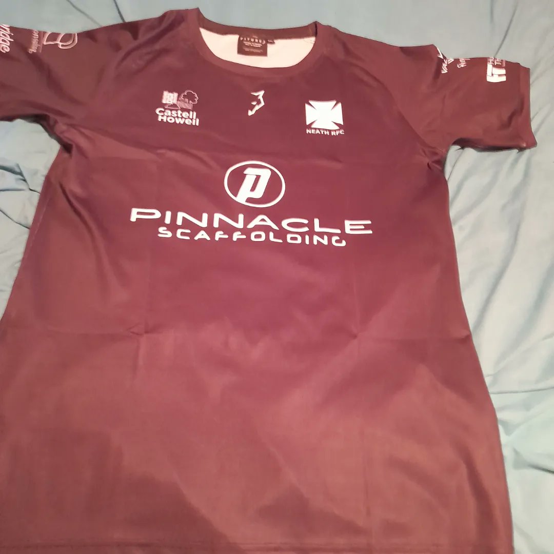 DeanEva35680286's tweet photo. New jerseys have arrived 🏉🏉🖤🖤👍#WEARENEATH!!! https://t.co/DPBeNPxGgt