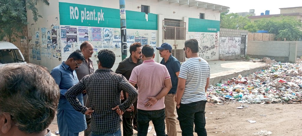 NaveedbossPPP's tweet photo. پی پی پی یوسی 3 کے نامزد چیئرمین عرفان خان کی درخواست پر ڈی ایم سی کورنگی سے محکمہ بی اینڈ آر کے انجینئر مسٹر اقبال نے یوسی 3 ضلع کورنگی کے مختلف وارڈز کا دورہ کیا۔

 پیپلز پارٹی کے نامزد کردہ یوسی 3 کے وائس چیئرمین شیراز حسین، رہنما نوید الرحمان اور پارٹی عہدیداران بھی موجود تھے https://t.co/KzNAxFvLax