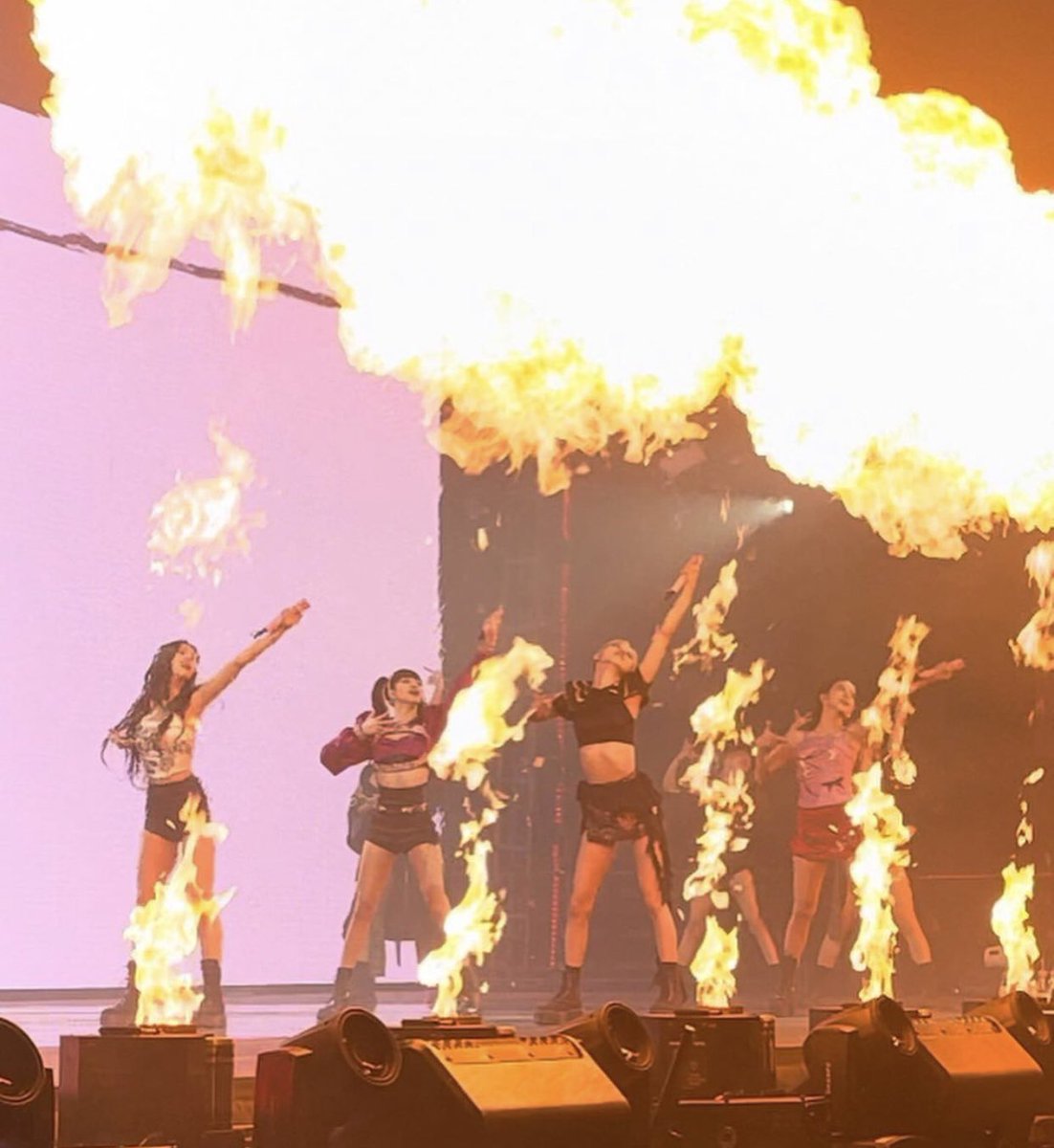 Blackpink88xo's tweet photo. wow 🔥 https://t.co/GRIMKprDhY