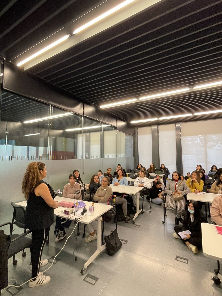 feriaemplea's tweet photo. EL ACCESO LABORAL AL SECTOR DE LA BELLEZA Y ESTÉTICA A TRAVÉS DE LA ESPECIALIZACIÓN
TALLER IMPARTIDO POR:
NOEMÍ GONZÁLEZ GARCÍA Propietaria de Nails Acadamy K-Uñakas  

https://t.co/5bmVBVUVKY

#feriaemplea #villaverde #empleo #madrid https://t.co/R2atM5bdzX