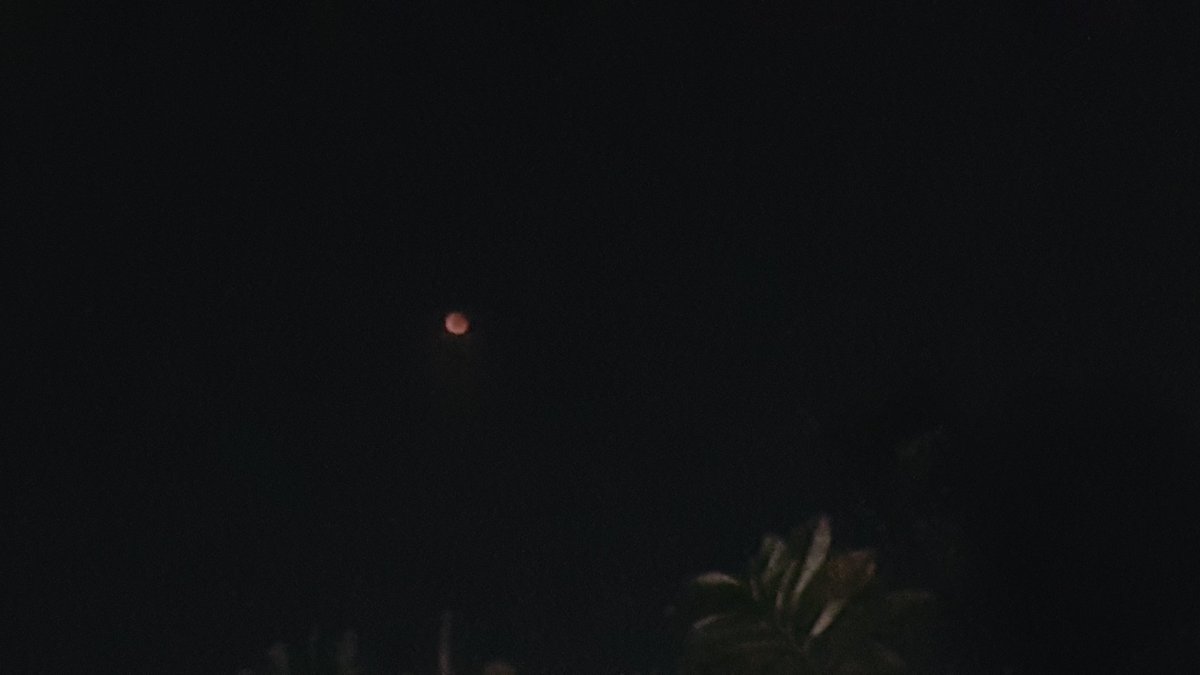 EiE520's tweet photo. #TotalLunarEclipse2022  ➡️ #MCIBloodMoon https://t.co/pbDoLvhJ5h