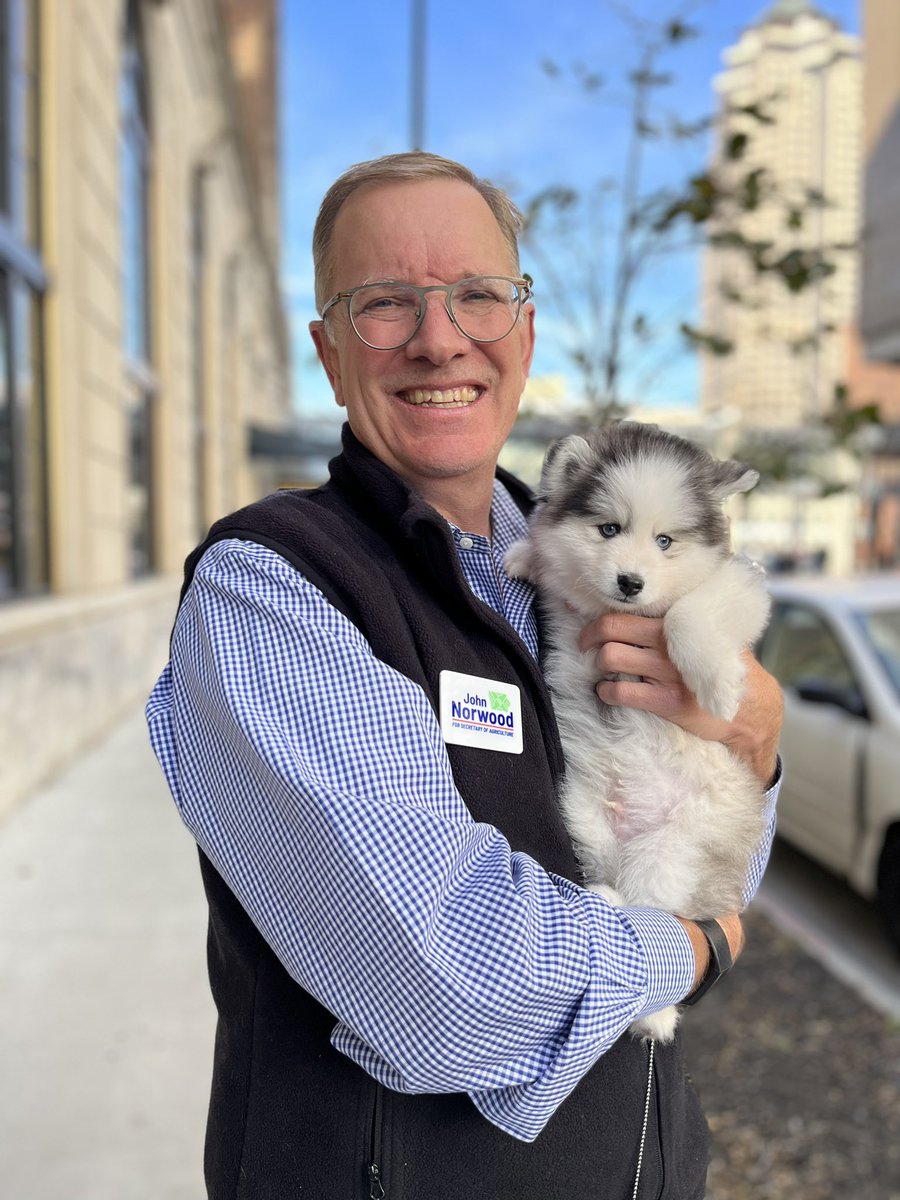 NorwoodJohn's tweet image. Get out and vote today! Vote for the protection of Our Pets. Our Farmers. Our Farms. Our People. Our Health. Our Water. Our Soil. Our Monarchs.🦋 Our State. Our Country. Our Democracy. Our World. 🌎 Our Future. Vote John Norwood!  @Norwood4Iowa #ElectionDay #elections2022