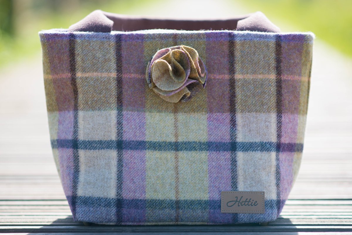 Talking of #Christmasshopping 🎁🎄we have a fantastic offer for the month of Nov - 30% discount on our pure wool British-made luxury #handbags 👜, #dogcoats 🐶and #dogharnesses! Quote NOV30 at checkout to get the discount. Go! hettie.co.uk