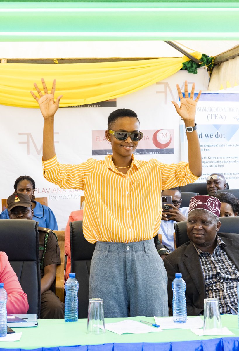 FMFound's tweet photo. “Nimefurahi sana kurudi  hapa na leo nimekuja na mmoja wa wafadhili wetu ,dada Monica @Monfinance ambae alitusaidia katika ujenzi wa vyoo vya hapa shuleni “ @FlavianaMatata #FMFProjects #Teachers https://t.co/8GW1l66Kon