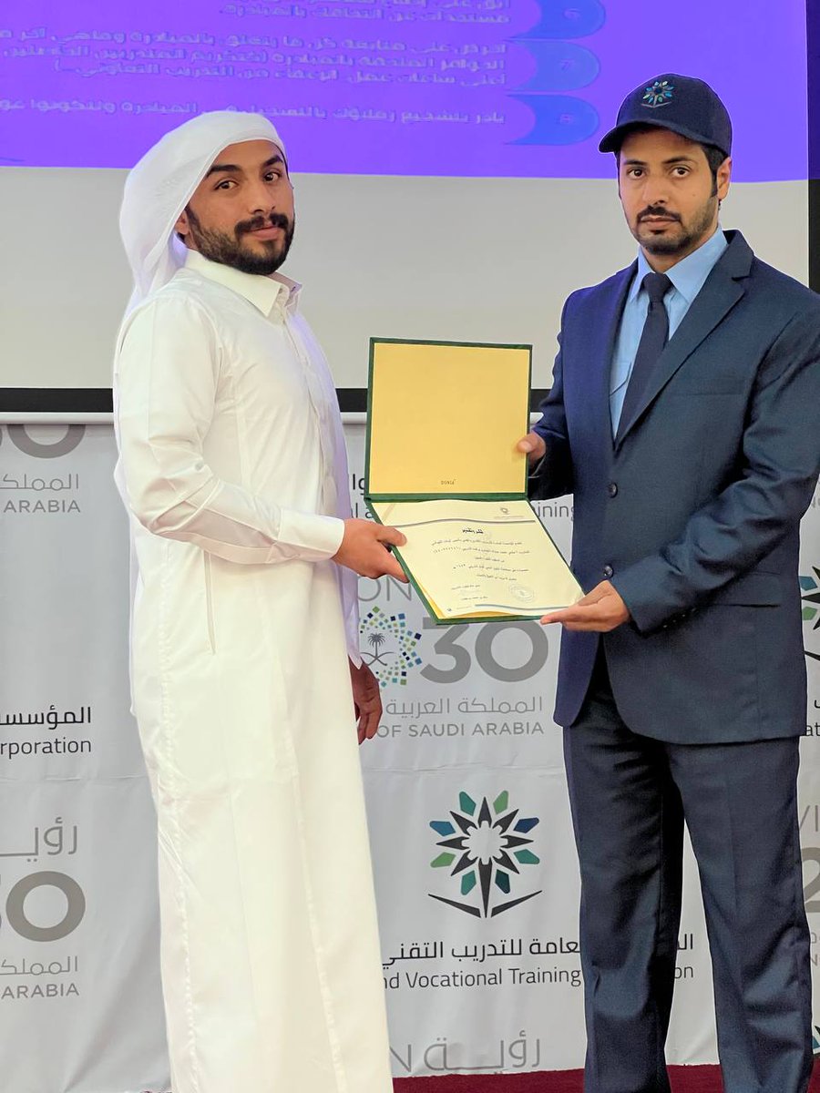 tvtc_g_sulayyil's tweet photo. تغطية | 📸

سُعدت الكلية التقنية بالسليل بتكريم الخريجين الحاصلين على مكافأة التفوق العلمي وعددهم 19 خريجاً من مختلف التخصصات بالكلية ، سائلين المولى العلي القدير التوفيق للجميع .

#التدريب_التقني https://t.co/ATN7nmxeLq