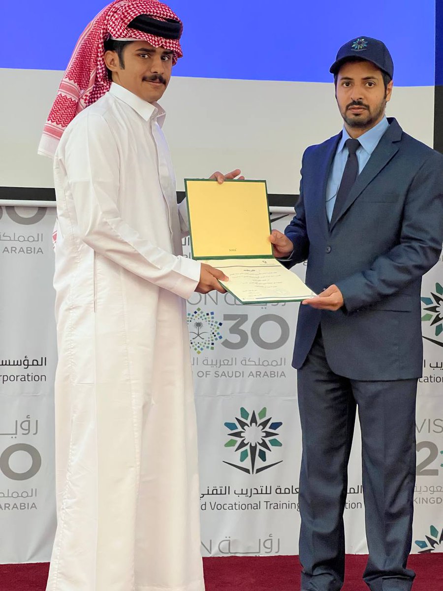 tvtc_g_sulayyil's tweet photo. تغطية | 📸

سُعدت الكلية التقنية بالسليل بتكريم الخريجين الحاصلين على مكافأة التفوق العلمي وعددهم 19 خريجاً من مختلف التخصصات بالكلية ، سائلين المولى العلي القدير التوفيق للجميع .

#التدريب_التقني https://t.co/ATN7nmxeLq