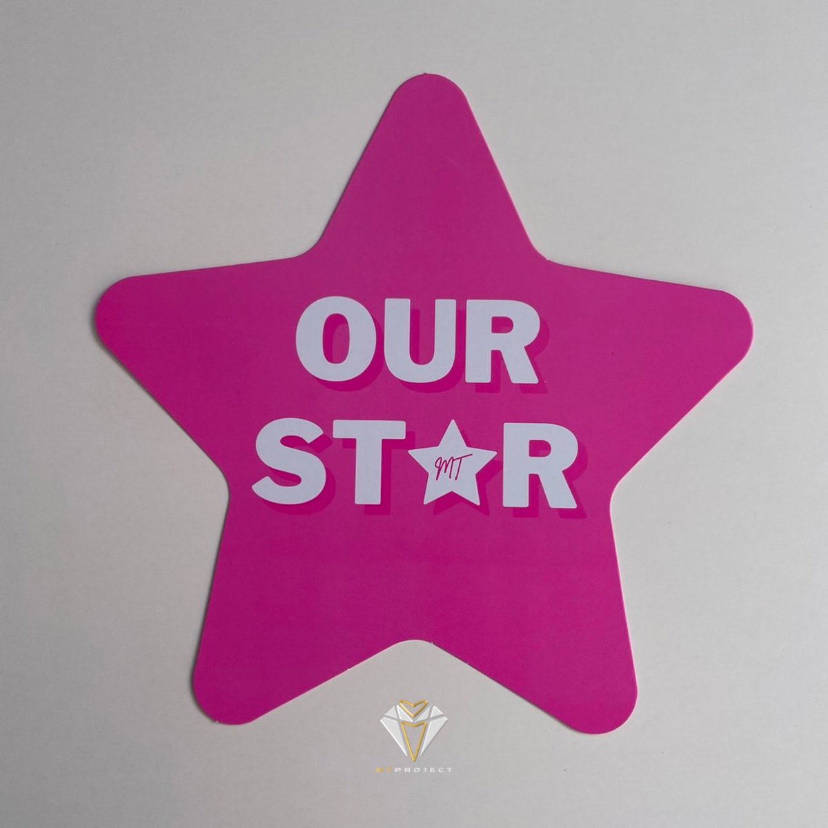 journeyofMT's tweet photo. Here are the clear photos of our banners and LED scrunchies🫶

Banner
“OUR STAR”

Scrunchy
“MARK TUAN
the other side”

#theothersidetour #notears 
#MarkTuan @marktuan https://t.co/dEqVM01tOC