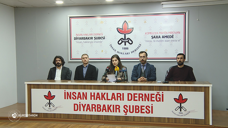 CemalBatun's tweet photo. Komeleya Mafên Mirovan (ÎHD) a Diyarbekrê: 
Li Tirkiyê di 399 girtîgehan de 331 hezar û 706 girtî hene û her diçe ev hejmar zêdetir dibe!
#Kurdistan #Kurd #Kurdi #Kurdish #Kurds #TwitterKurds https://t.co/KYYvxRmdt6