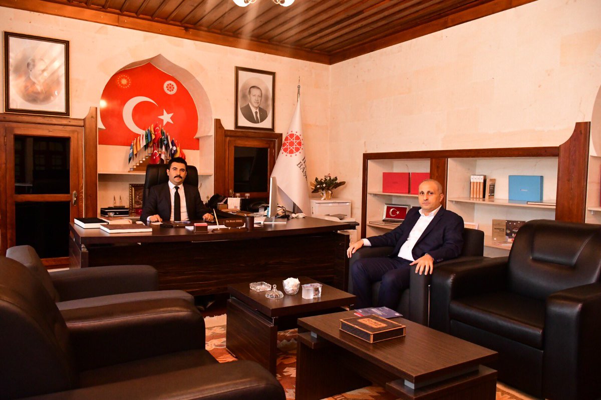 BulentSunay's tweet photo. T.C. Cumhurbaşkanlığı İletişim Başkanlığı Şanlıurfa Bölge Müdürü @efemuraterbas'ı ziyaret ettim.

İlgi alakalarından dolayı  kıymetli müdürüme teşekkür ediyorum. @fahrettinaltun https://t.co/fyeh6coRqj