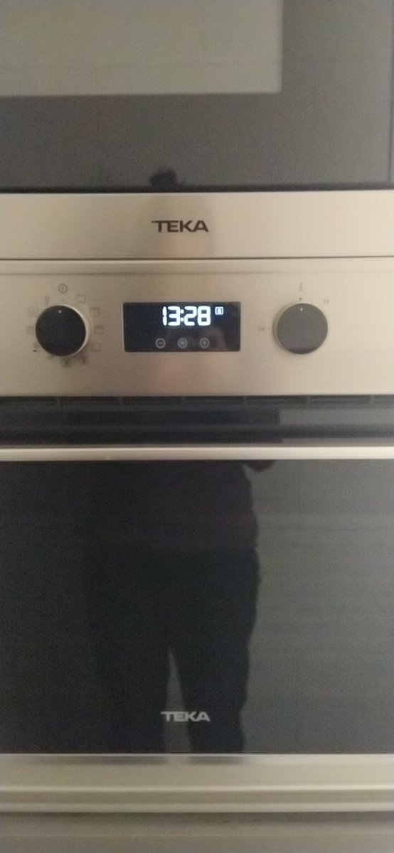 estefileitner's tweet photo. @teka_ESP porfavor pueden ayudarme a desbloquear la puerta del horno? Quise cambiar la hora, se bloqueó y no logro de ninguna forma abrir la puerta. https://t.co/5RBfjKCSqm