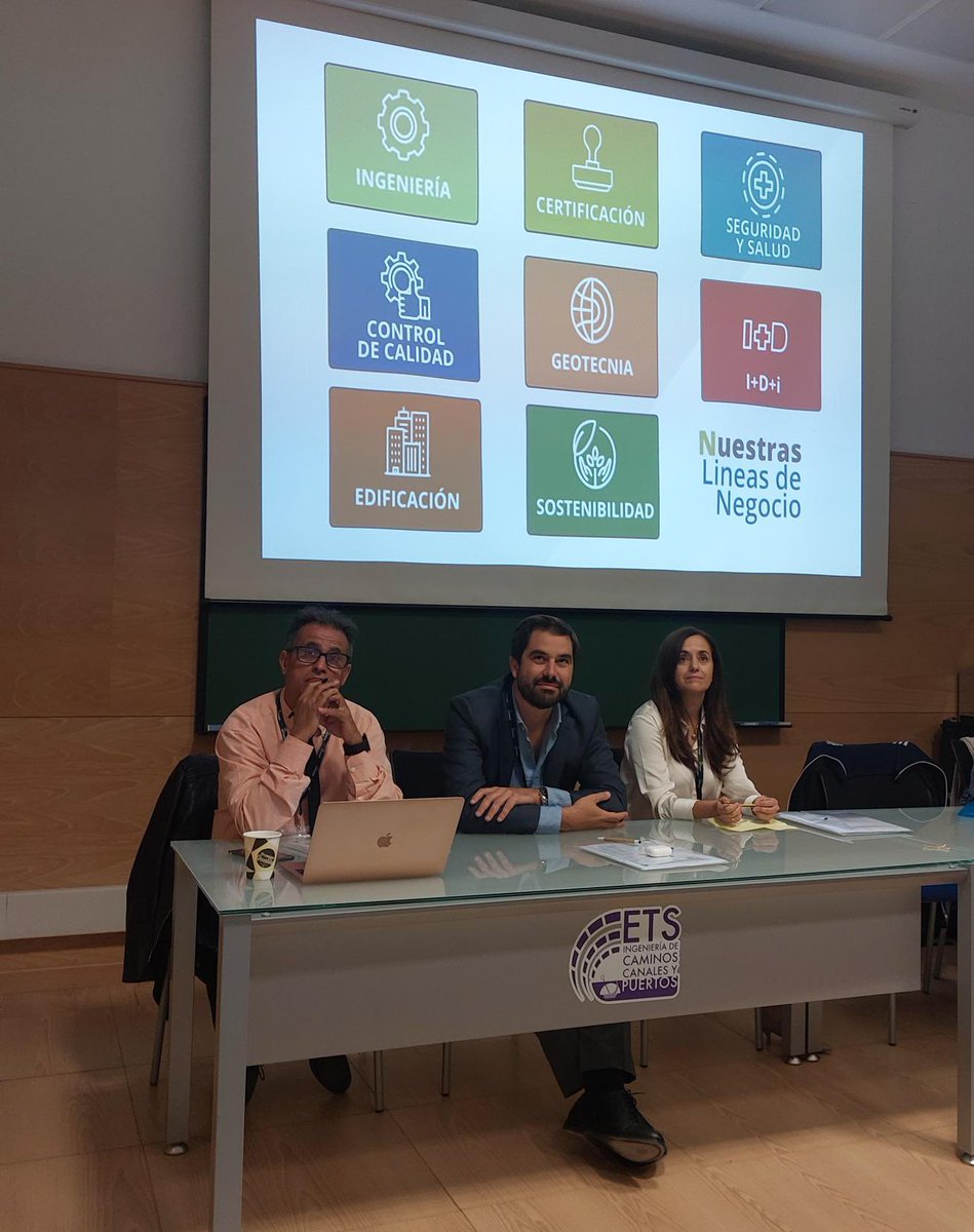 CemosaOficial's tweet photo. No todo es trabajo duro, nuestros compañeros disfrutan impartiendo la píldora formativa 'MIRANDO ALREDEDOR' a los participantes del #HackathonTalentoCEMOSA
@iColectiva @ETSCaminosUGR https://t.co/FHkoLNQZiX