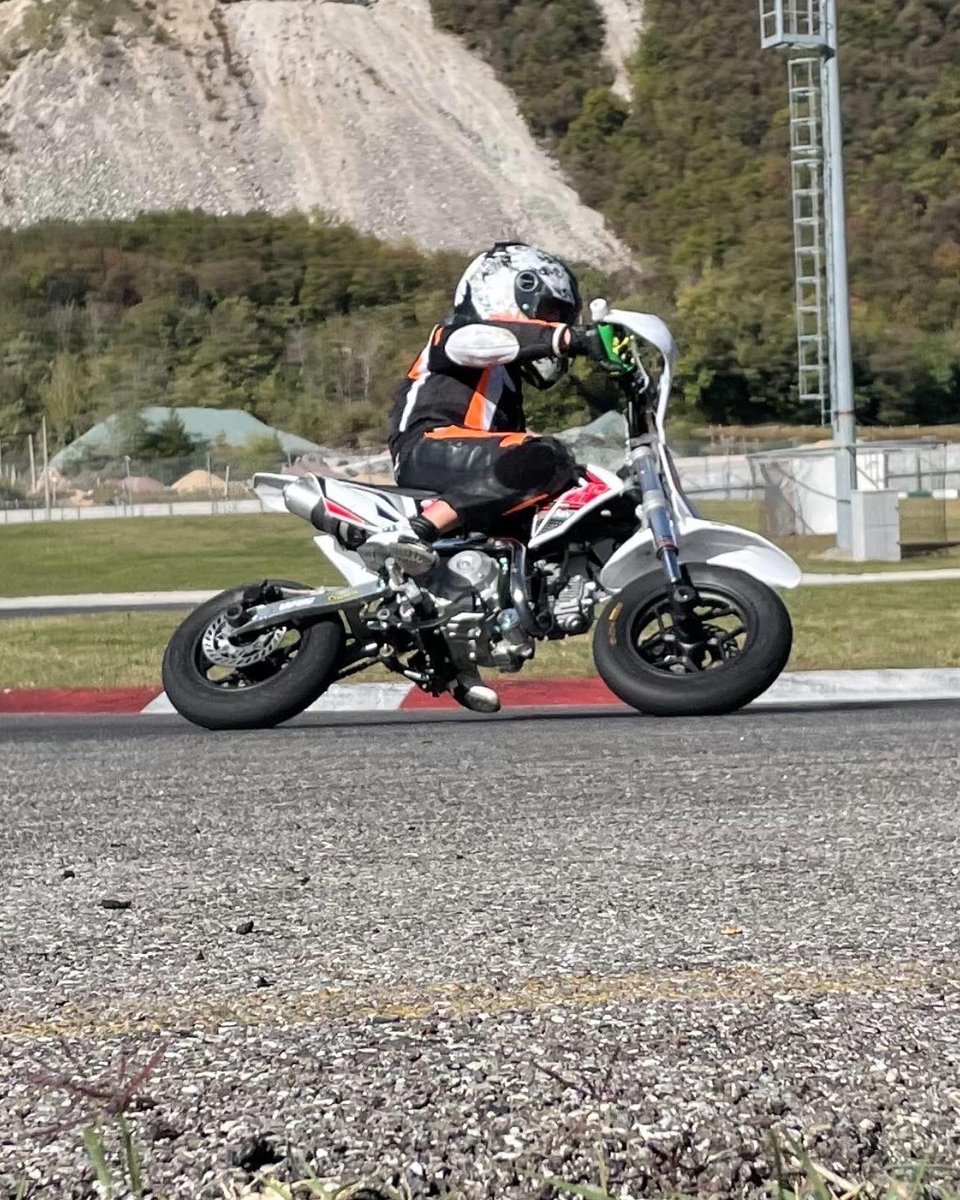 Book4Track's tweet photo. Thanks @el_pero_ 🔝🔝🔝😃 #motorbike #motorsport #readytorace #fullgas #bikers #training #bike https://t.co/Mc9cMpr554