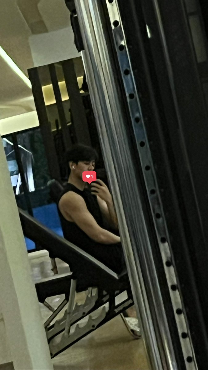Folk_1405's tweet photo. คือไอ่เราก็แอบเล่นไง กะว่าจะอวดอีกทีตอนหุ่นดีไปเลย แต่แบบ มันอดไม่ได้ๆๆๆ🤣🤫 https://t.co/xLWCt13jBG