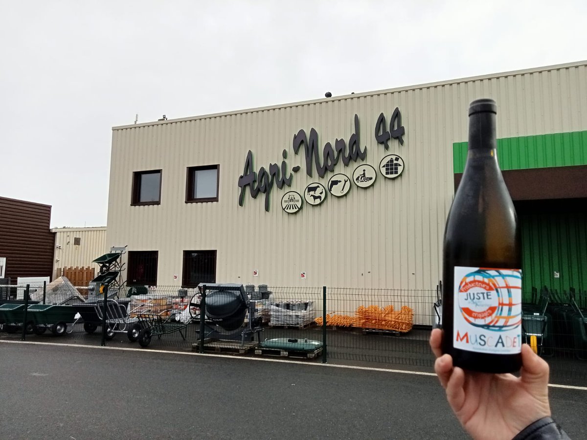 📣Nouveau point de vente pour notre #muscadet #JusteDeLA 😁👏

Merci Agri-nord 44 ‼😘

RDV sur notre site pour en apprendre plus sur notre muscadet ▶ marque-juste.fr/juste-et-de-lo…

#agriculture #vignoble #produitslocaux