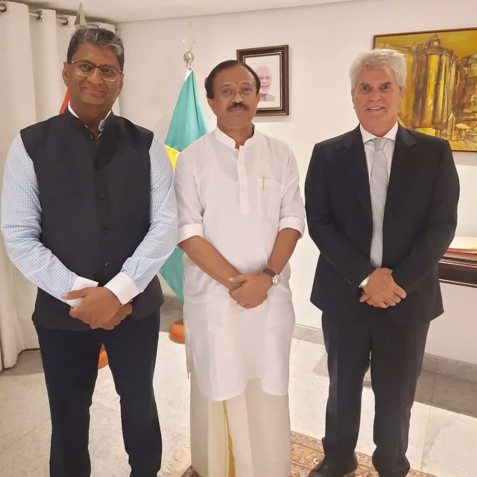 leonardorizzogo's tweet photo. Estive presente na Embaixada da Índia, em Brasília, em comemoração aos 75 anos de Independência da Índia. Recepcionamos o Ministro de Estado das Relações Exteriores e Assuntos Parlamentares da Índia, V. Muraleedharan, com o Embaixador da Índia no Brasil, Suresh K. Reddy. 
Ficol. https://t.co/VCK7ZjYIvW