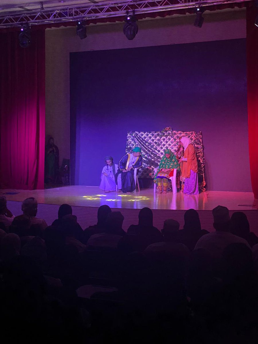 _asu_theater's tweet photo. #يحدث_الآن عرض #من_سيأتي_بعد_رحيلنا 
#مهرجان_الإسكتش_المسرحي_الرابع #جماعة_المسرح #جامعة_الشرقية https://t.co/bGCna1ubiV