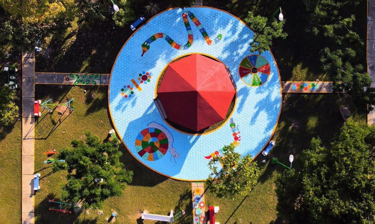 anapatyp's tweet photo. Estamos creando espacios públicos para nuestras hijas e hijos🤍
Gracias a la gran labor de nuestro equipo de la @ServPublicosBj tenemos en el Parque Central de la #SM31 pintura 🎨 juegos didácticos para nuestras niñas y niños. https://t.co/4ZNEKZwG3p