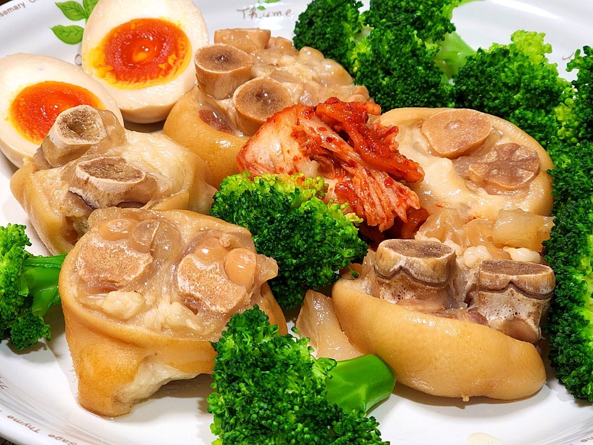 HaremJets's tweet photo. 初めての ☆ 豚足 ♪

ブログ→ https://t.co/sSiHfLi4jw

#おうちごはん #豚足 #初めて食べる #プルプル #コラーゲン #ブロッコリー #キムチ #味玉 #ダイエット #筋肉メシ #ケトジェニックダイエット #バーボンに合う料理 #晩酌 #バーボン #ForRoses #COOL #美味い https://t.co/stOjpvEgWg