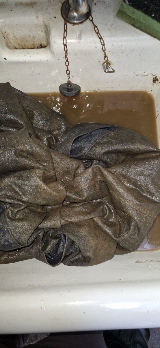 CammockSalers's tweet image. Every day on social media another person is duped into buying these leggings...