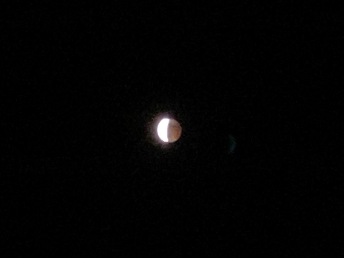 iPhone11で頑張って撮ってみました。
#皆既月食
#むつ市