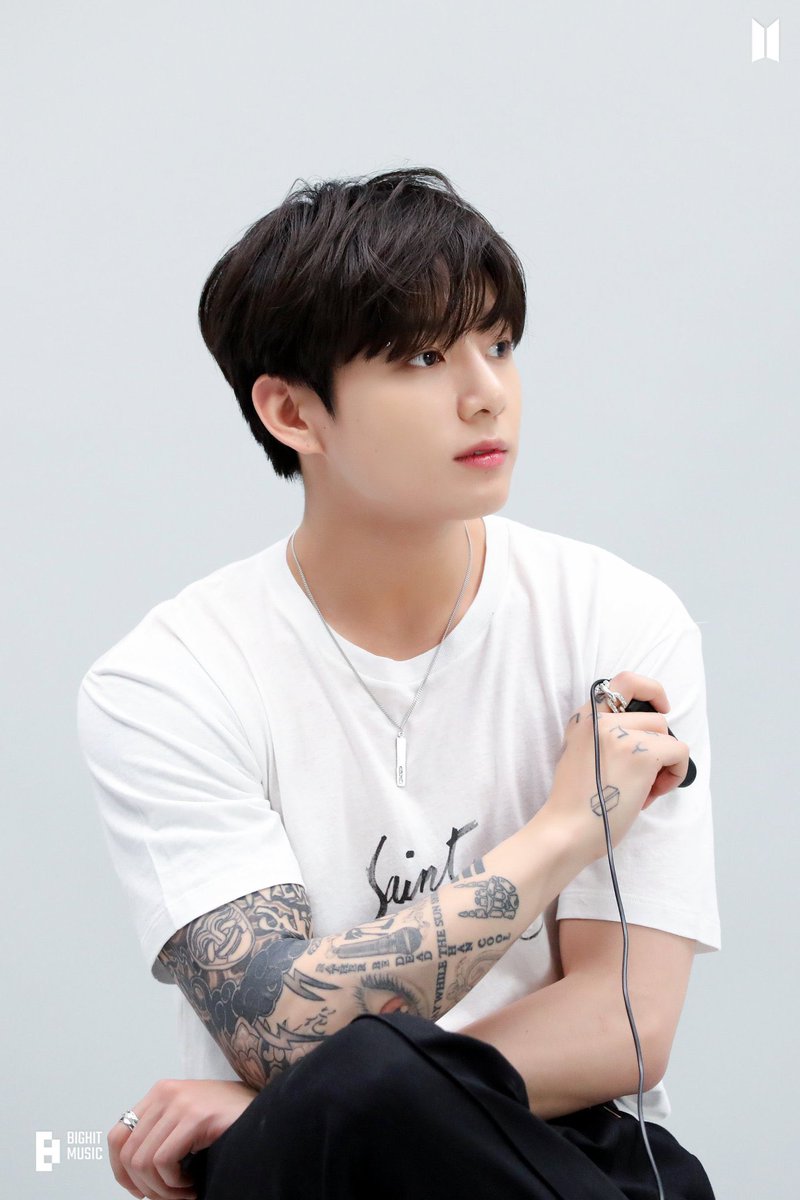 vminiecats's tweet photo. 📸— Hilo con todas las nuevas fotos individuales y grupales en HD del photo folio "Us, Ourselves, and BTS: We" publicadas a través de Naver (+20 fotos).  

— JUNGKOOK (1) 

I'm voting for BTS (@BTS_twt) for Favorite Pop Duo or Group at the #AMAs https://t.co/a0z7MIiezF