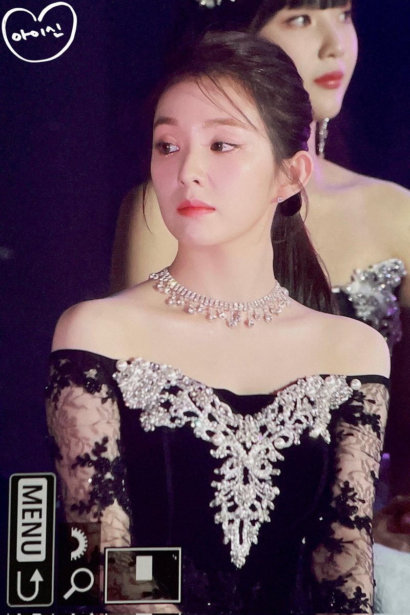 picsofirene's tweet photo. she's an icon, she's a legend and she is the moment. https://t.co/LevE8MWmxx
