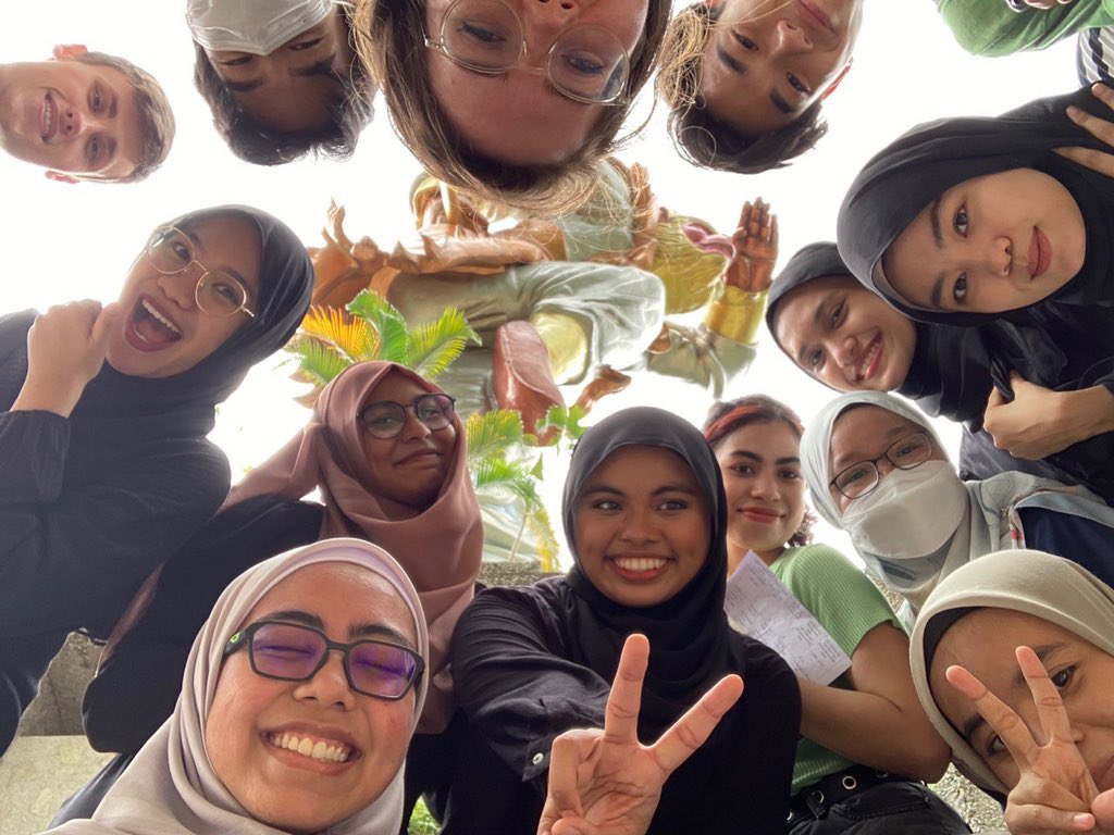 UNM_SMLC's tweet photo. ⭐️A spontaneous sharing by group representatives on their favorite calligraphy tablet from the gallery…

🧭Exploring Sak Dato Temple…

🥾Hiking up to the Sun Wu Kong Statue… https://t.co/5uFl48vu32