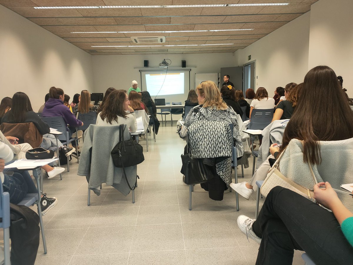 UCECcat's tweet image. FORMACIÓ I
Aquest dissabte vam dur a terme la jornada informativa per a entrenadors/es de gimnàstica artística de la UCEC, amb la col·laboració del @ConsellLH. A la trobada es van tractar els canvis del curs 22-23 i la nova normativa tècnica dels JEEC.
#consellsesportius