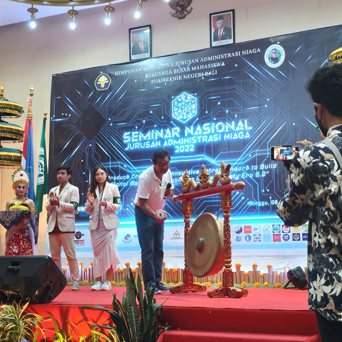 MandiriPNB's tweet photo. "Produce Creative and Innovative Entrepreneurs to Build Digital Marketing Capabilities in the Society Era 5.0"

Halo Sobat Mandiri!

Minggu, (06/11/2022) telah terlaksana acara Seminar Nasional Jurusan Administrasi Niaga 2022. yang dilaksanakan di Swiss-Belhotel Rainforest Kuta. https://t.co/MoRYuXIyi0