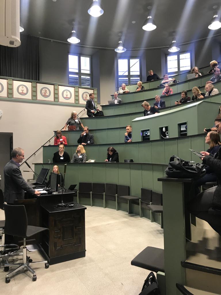 #hinku kunnat koolla Helsingissä. Hienoa tavata kaikkia kuntakollegoita ja sykeläisiä livenä! Jäämme innolla odottamaan kulutusperusteisia päästöjä <a href="/jyriseppala/">Jyri Seppälä</a> <a href="/SanttuKarhinen/">Santtu Karhinen</a>