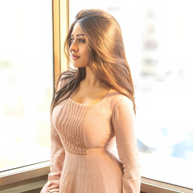 Beautiful Actress Hd On Twitter Anu Emmanuel Golden Hair And Tight Top Dress Anuemmanuel