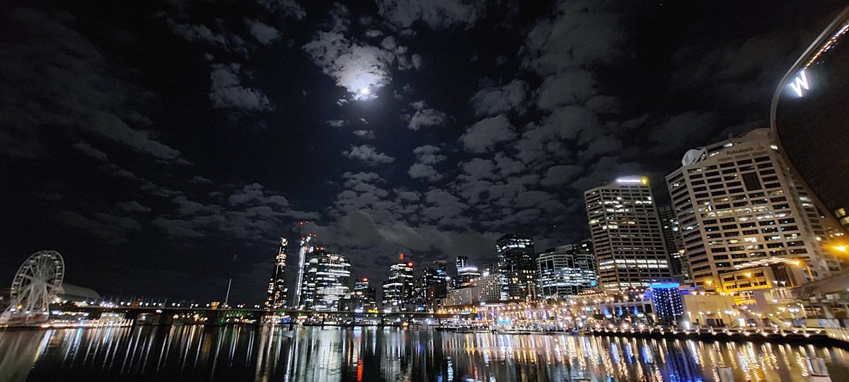 faizanlakhani's tweet photo. Sydney, right now. #notgoogle https://t.co/sKAvz9cD0s