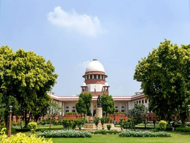 bard2verse1's tweet photo. The apex court's EWS order is welcome, 
Problematic is the 50 percent ceiling observation, 
Don't want a society where quota becomes the norm, 
And merit will need reservation. 
#EWSQuota #SupremeCourt #quota #scverdict #ModiGovt #Reservation #merit https://t.co/KS4XTnBVyf