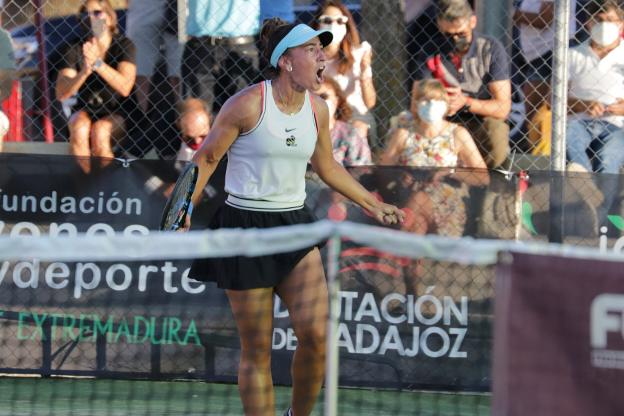 José Luis Quintana (@j_l_quintana) on Twitter photo El Torneo Internacional de Tenis Femenino "Ciudad de Don Benito", ha sido galardonado con el Premio "El Anillo" en la modalidad de Deporte y Turismo Autonómico, concedido por la Fundación Jóvenes y Deporte. <a href="/WTADonBenito/">DonBenitoWTA</a> <a href="/FJyD/">Fundación Jóvenes y Deporte 🅵🅹🆈🅳 💚🤍🖤</a> El Torneo Internacional de Tenis Femenino "Ciudad de Don Benito", ha sido galardonado con el Premio "El Anillo" en la modalidad de Deporte y Turismo Autonómico, concedido por la Fundación Jóvenes y Deporte. <a href="/WTADonBenito/">DonBenitoWTA</a> <a href="/FJyD/">Fundación Jóvenes y Deporte 🅵🅹🆈🅳 💚🤍🖤</a>