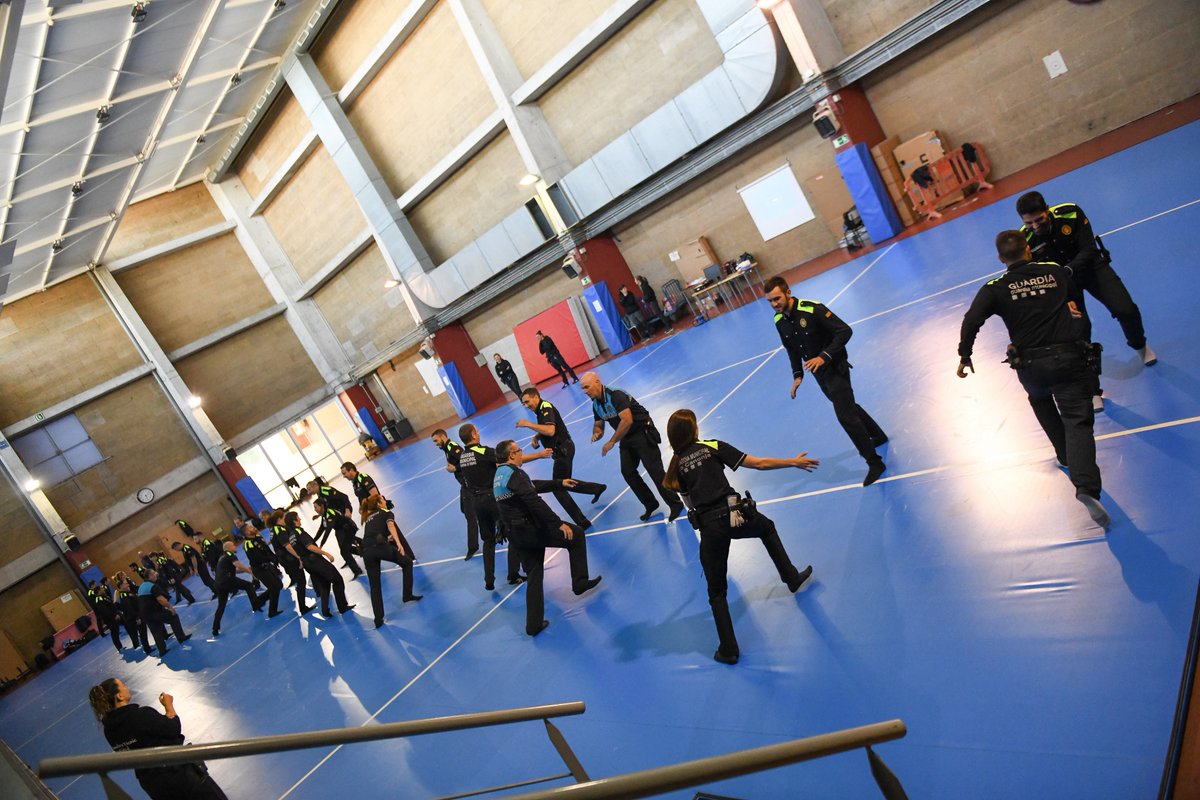 ispccat's tweet photo. Recta final d'aquest Curs de vigilant municipal👮‍♀️
L'alumnat ha adquirit els coneixements jurídics i les habilitats tècniques necessaris per dur a terme les seves funcions en atenció ciutadana, protecció i seguretat i policia administrativa i de trànsit.
@GMCatalunya @AsocGuardies https://t.co/Xv1czh1ANa