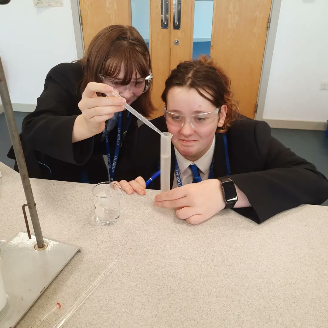LJMUAbsChem's tweet photo. What a brilliant bunch of learners! ✨️
.
Year 10 @Grange_School were measuring for success - looking at accuracy and precision. 👌
.
Superb! 
@tgssciencehrs @shapingfutures_ #chemistryweek @roysocchem @LJMUOutreach https://t.co/ARfFRSl3nL