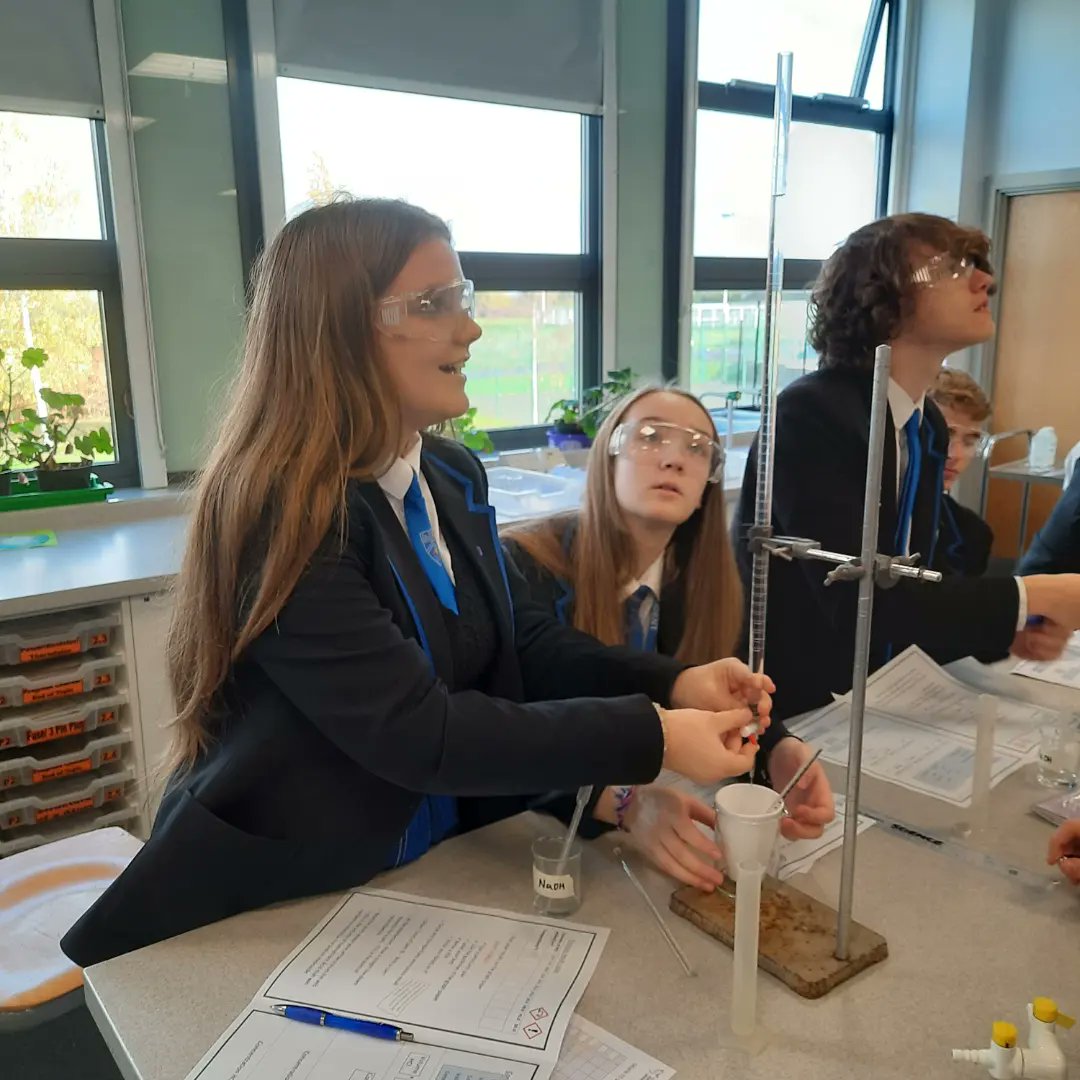 LJMUAbsChem's tweet photo. What a brilliant bunch of learners! ✨️
.
Year 10 @Grange_School were measuring for success - looking at accuracy and precision. 👌
.
Superb! 
@tgssciencehrs @shapingfutures_ #chemistryweek @roysocchem @LJMUOutreach https://t.co/ARfFRSl3nL