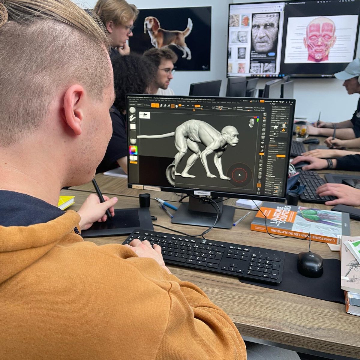 vfx_workshop's tweet photo. Et vous ? Vous faites quoi sur vos PC en ce moment ? 😄 #vfxworkshop #ecole #vfx #paris #paris15 #3dstudent #vfxstudent #3dschool #vfxschool #zbrush #houdini #maya https://t.co/Hr8z1IYkgX