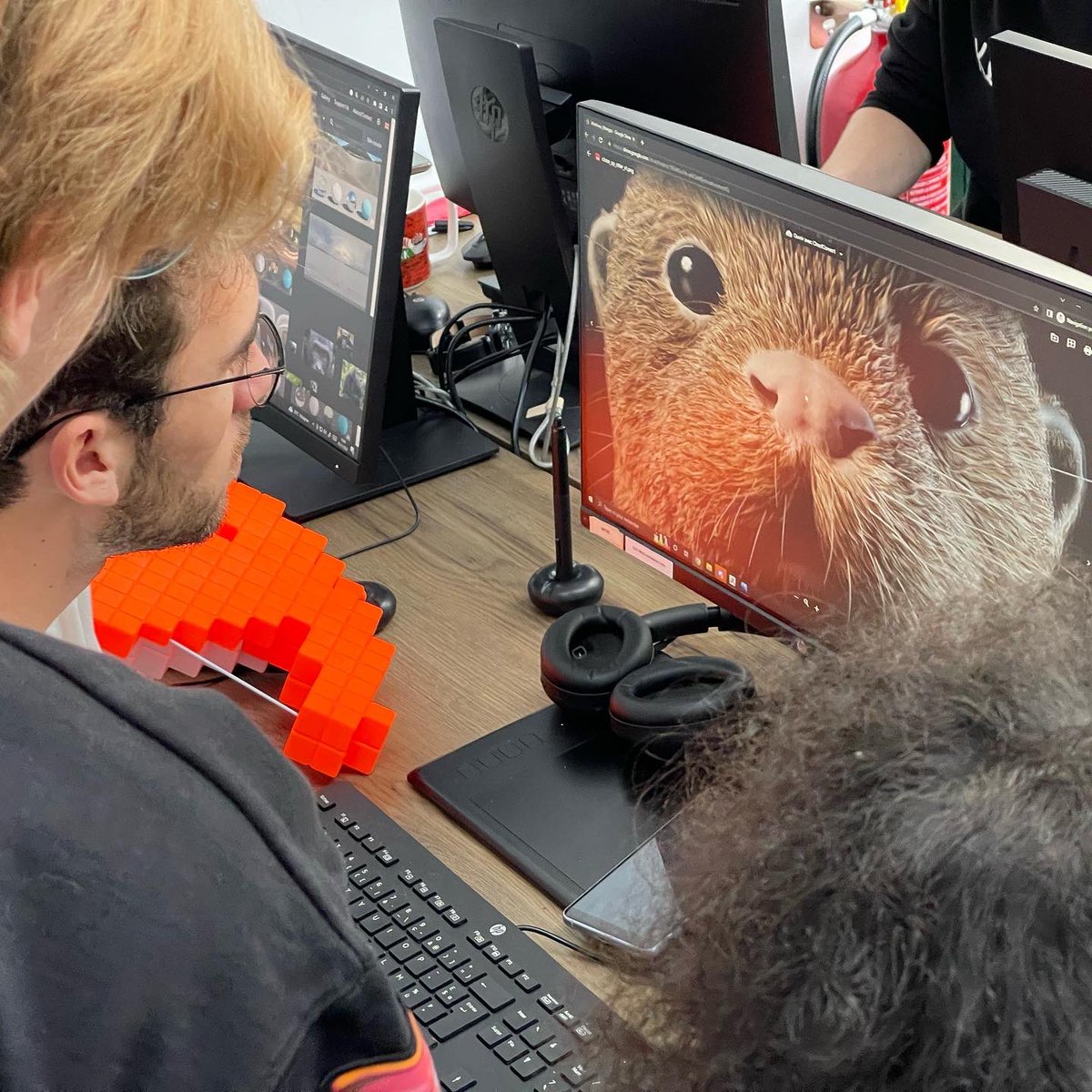 vfx_workshop's tweet photo. Et vous ? Vous faites quoi sur vos PC en ce moment ? 😄 #vfxworkshop #ecole #vfx #paris #paris15 #3dstudent #vfxstudent #3dschool #vfxschool #zbrush #houdini #maya https://t.co/Hr8z1IYkgX